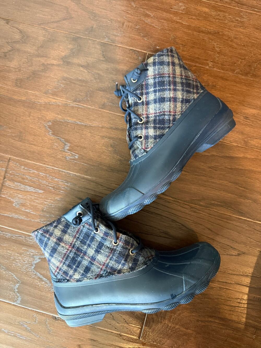 SPERRY Women’s Saltwater Duck Boot quilted flannel size 8.5